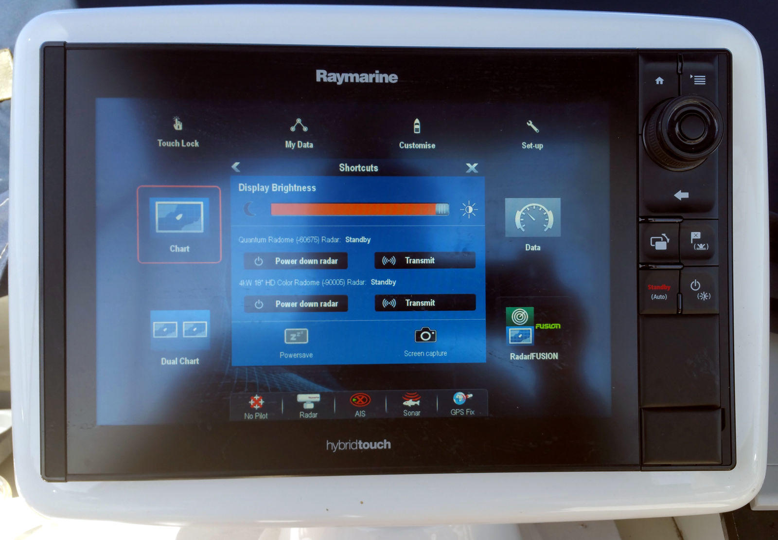 Raymarine_eS128_showing_dual_radars_w_power_down_ability